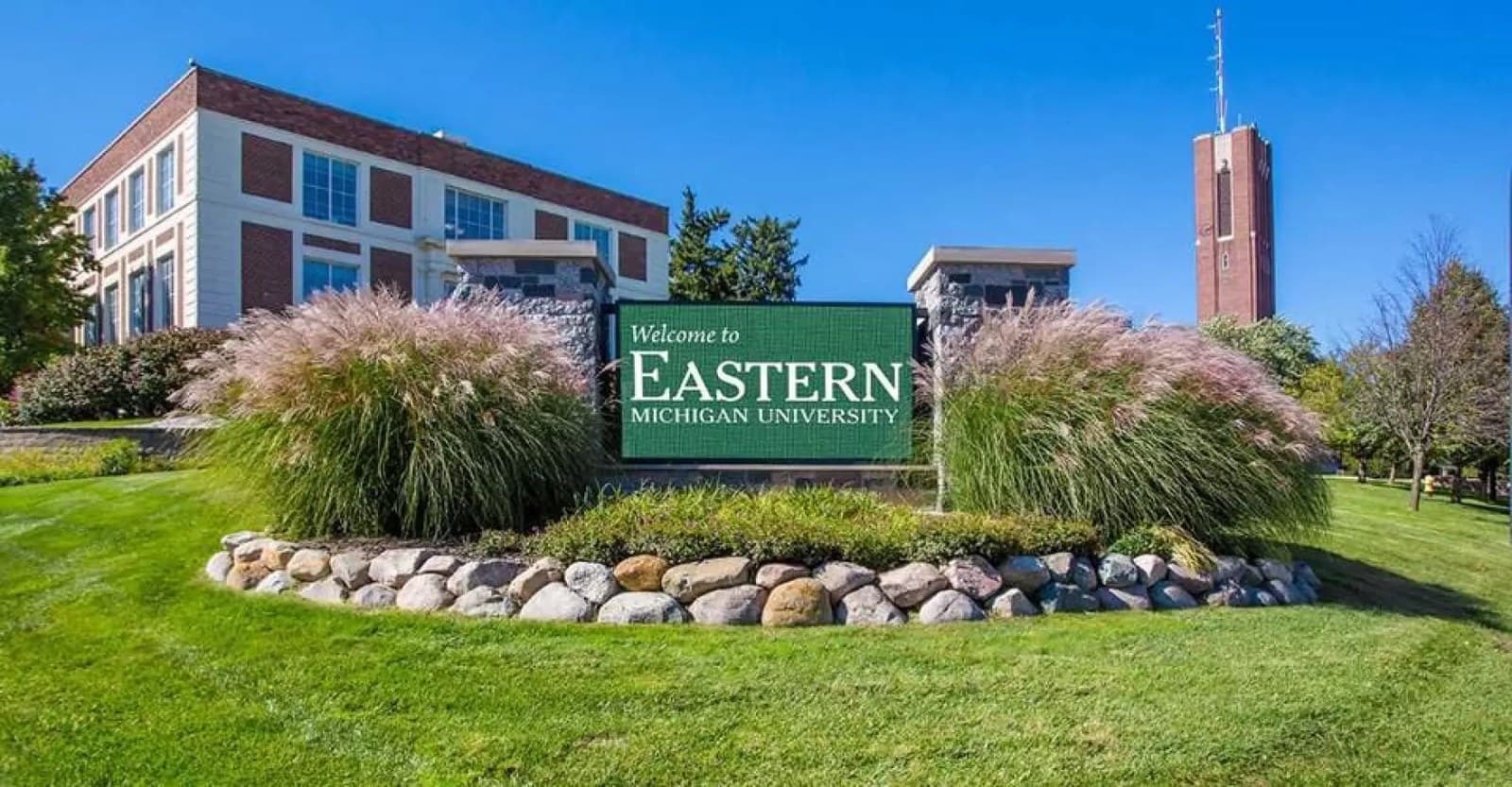 El cartel de bienvenida de Eastern Michigan University
