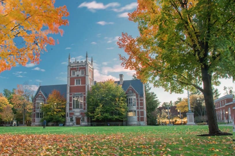 El campus de Bowdoin College en otoño