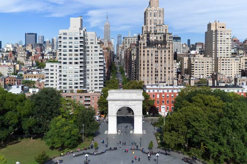 El arco de Washington Square Park, corazón del campus de NYU