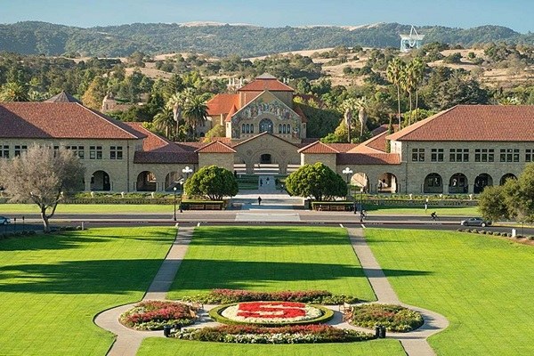 El Main Quad de Stanford visto desde el Oval